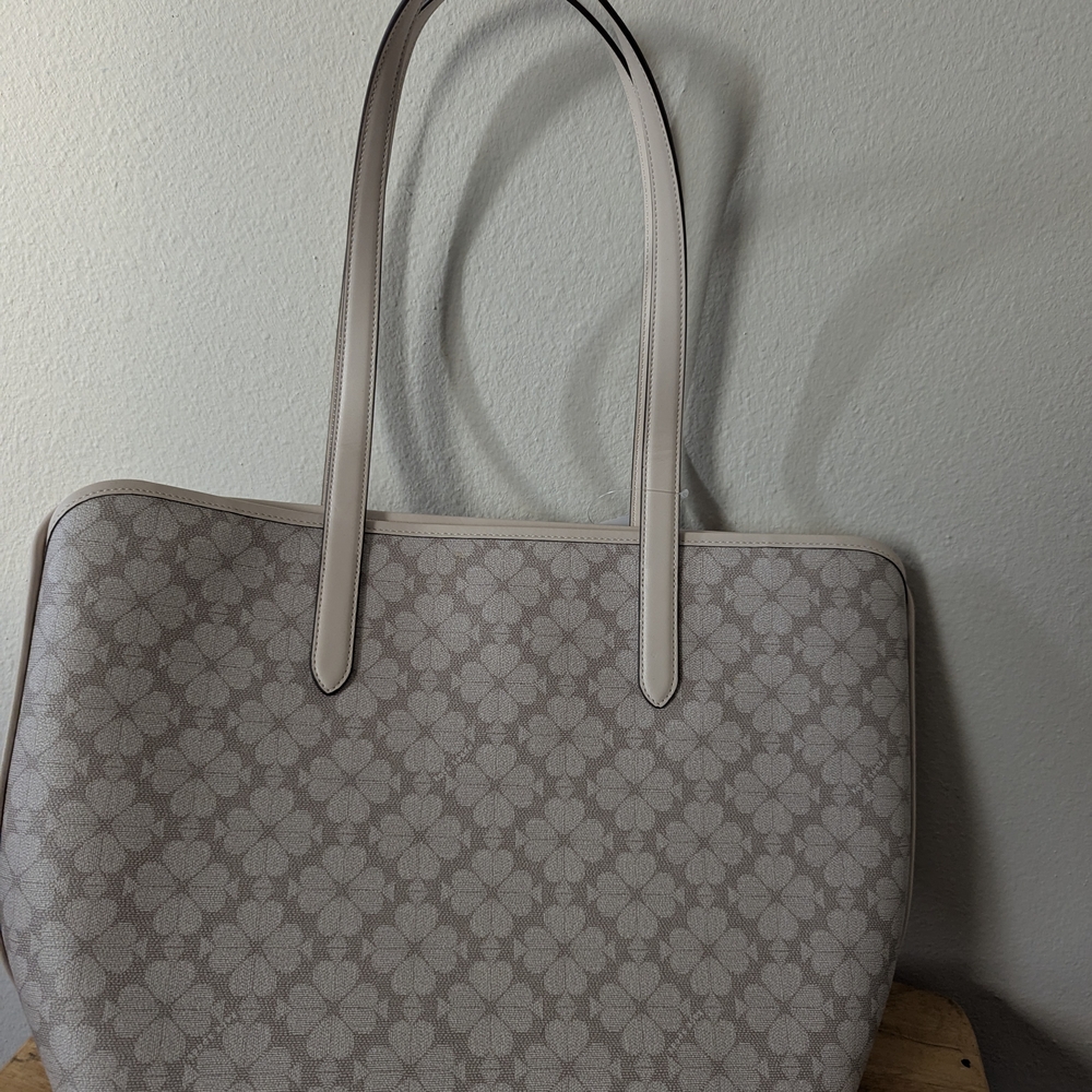 Kate Spade Signature Spade Flower Large Tote - Picture 4 of 8
